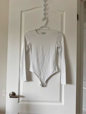 Aritzia Babaton White Long-Sleeve Bodysuit